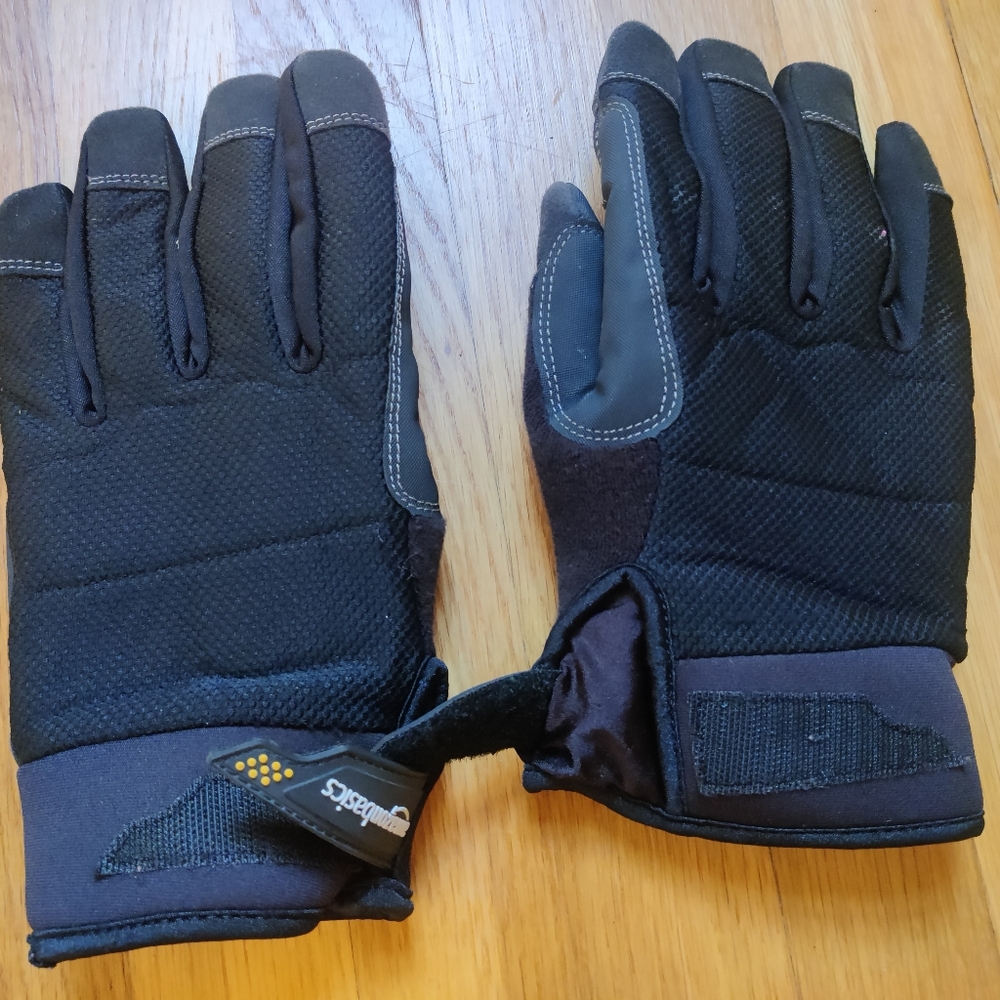 Amazon Basics Black Performance Gloves - image 1